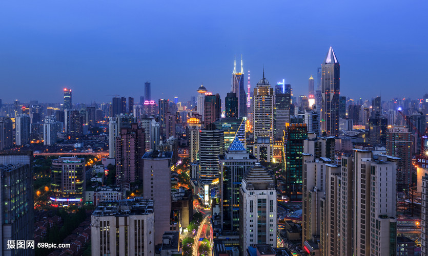 高楼林立的上海城市夜景风光